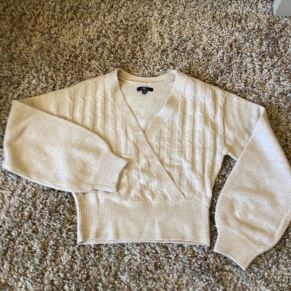 Sweater - Picture 1 of 2